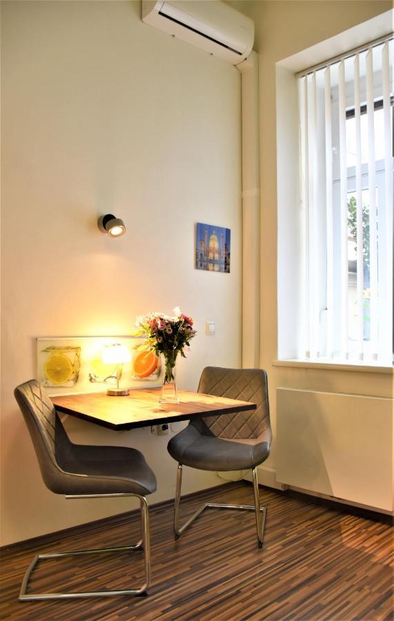 Studio-Apartment Augarten Vienna Esterno foto